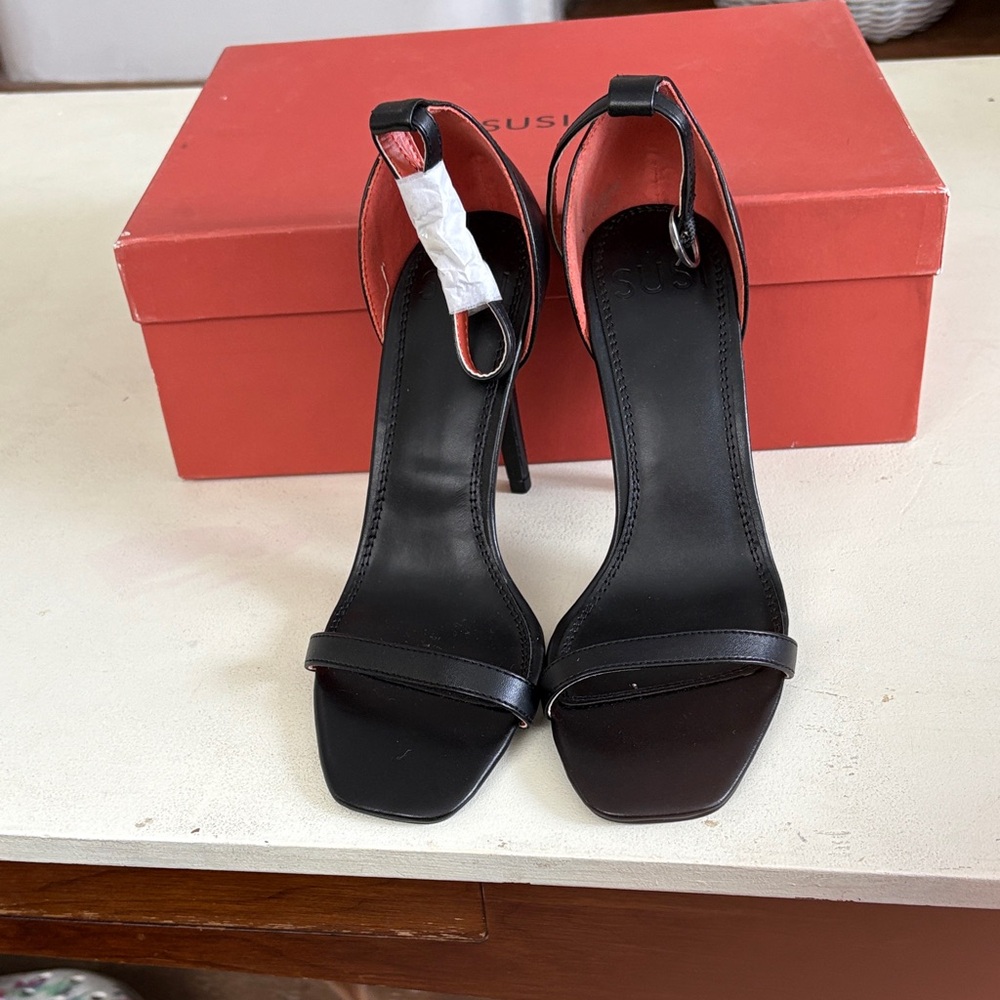 Susi Apparel Black Strappy Heels